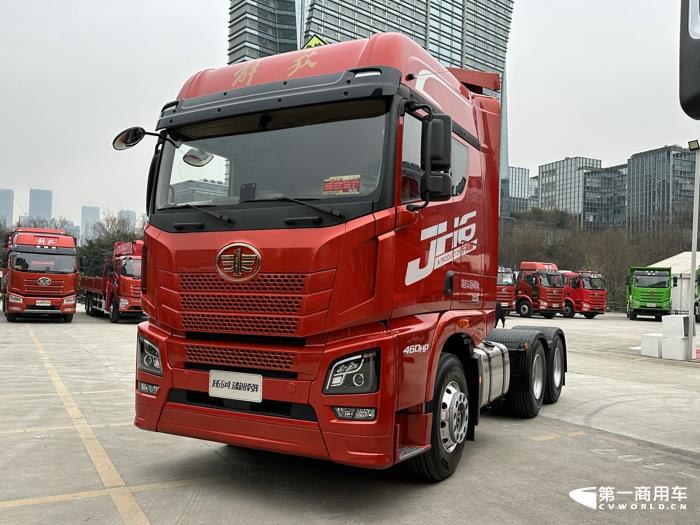 解放JH6 6×4玉柴危化牵引车.jpg