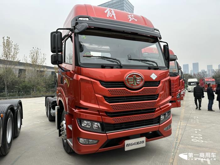 解放VH 6×4 LNG牵引车.jpg 解放VH 6×4 LNG牵引车.jpg