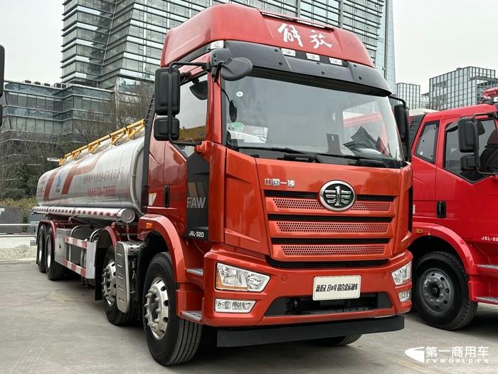 解放新J6L 8×4铝合金运油车(320马力).jpg 解放新J6L 8×4铝合金运油车(320马力).jpg