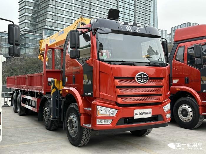 解放新J6L 8×4随车起重运输车.jpg