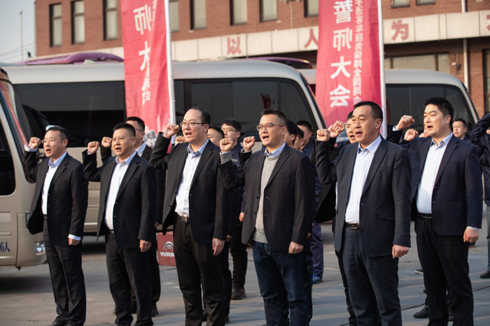 宇通客车誓师出征全国两会,占比超60%再担服务主力!2.png 宇通客车誓师出征全国两会,占比超60%再担服务主力!2.png