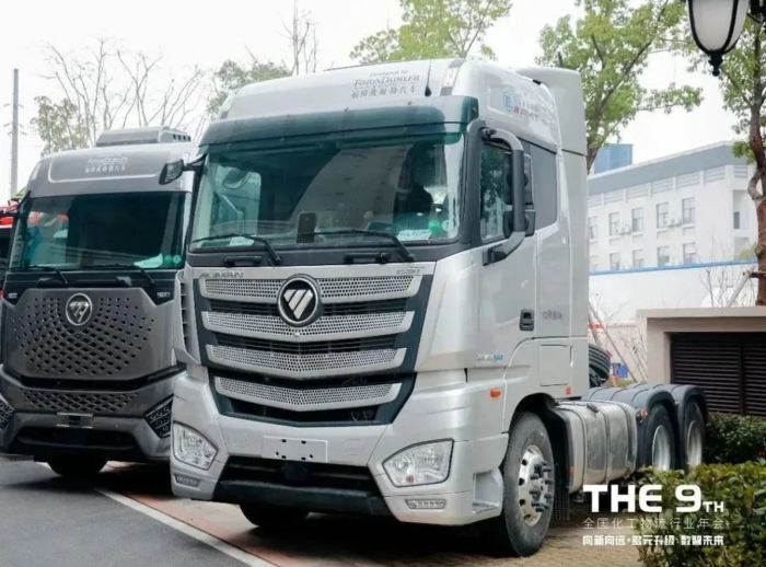 欧曼自动挡牵引车.jpg 欧曼自动挡牵引车.jpg