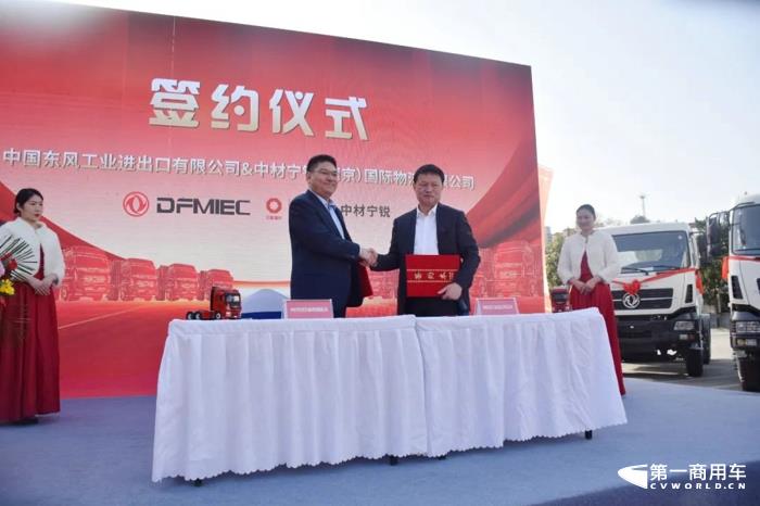 200台东风新汽燃油牵引车出口非洲7.jpg 200台东风新汽燃油牵引车出口非洲7.jpg