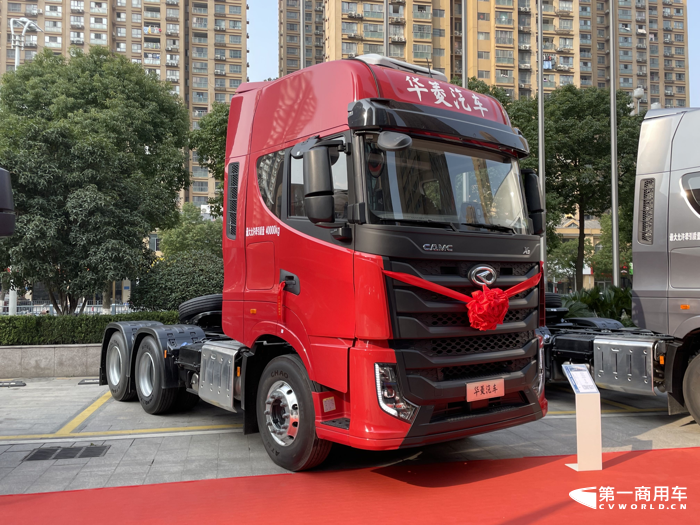 华菱X9牵引车.png 华菱X9牵引车.png