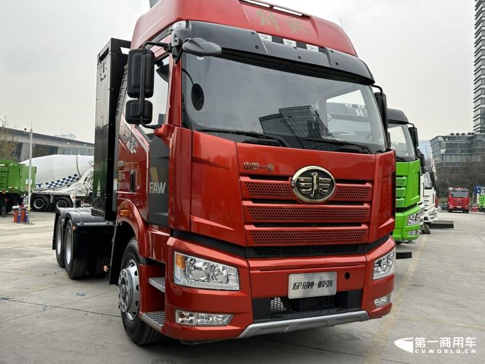 J6P充换一体牵引车.jpg J6P充换一体牵引车.jpg