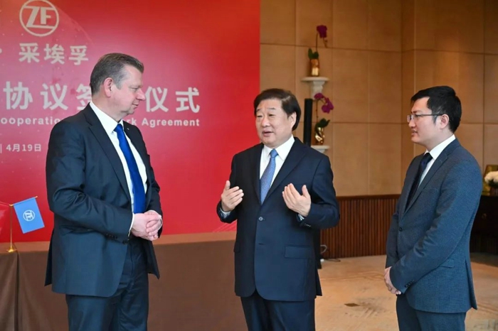 谭旭光:中国重汽与采埃孚合作实现共赢2.jpg 谭旭光:中国重汽与采埃孚合作实现共赢2.jpg