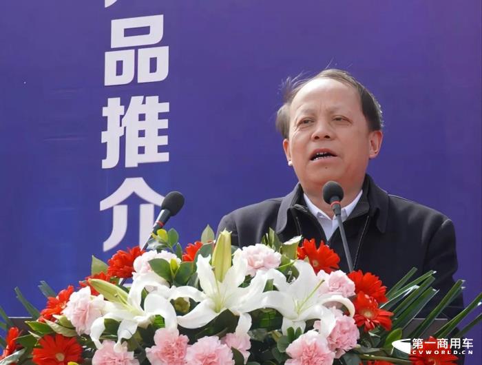 华菱H9 CNG牵引车重磅出击新疆物流市场2.jpg 华菱H9 CNG牵引车重磅出击新疆物流市场2.jpg