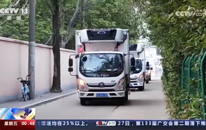 福田奥铃护航国宝“丫丫“回家3.png 福田奥铃护航国宝“丫丫“回家3.png