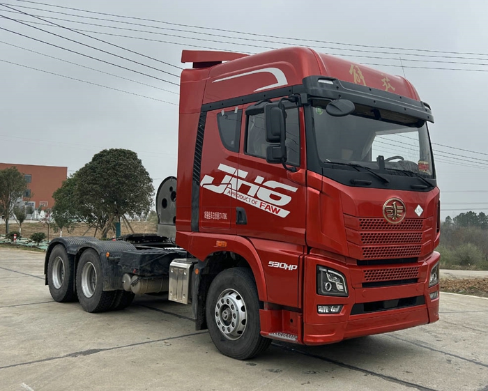 解放530马力LNG牵引车.jpg 解放530马力LNG牵引车.jpg