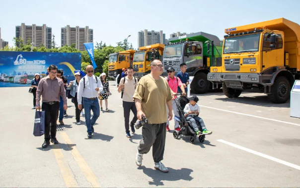 匠心承载 智见未来!400名国际客户相聚徐工汽车2.png 匠心承载 智见未来!400名国际客户相聚徐工汽车2.png
