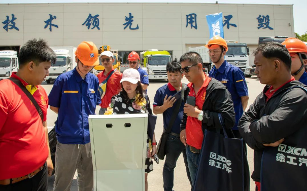 匠心承载 智见未来!400名国际客户相聚徐工汽车4.png 匠心承载 智见未来!400名国际客户相聚徐工汽车4.png
