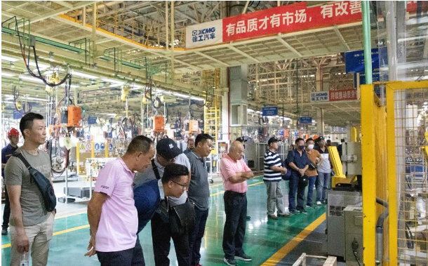 匠心承载 智见未来!400名国际客户相聚徐工汽车5.png 匠心承载 智见未来!400名国际客户相聚徐工汽车5.png