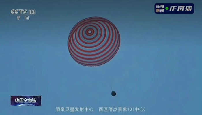 北奔重卡圆满完成神舟十五号返回舱搜索回收任务!.jpg 北奔重卡圆满完成神舟十五号返回舱搜索回收任务!.jpg