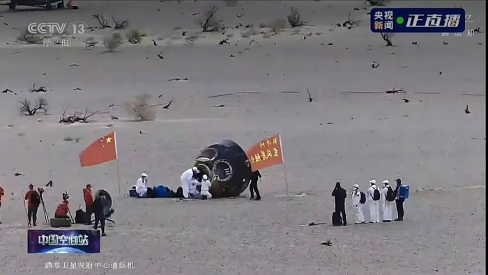 北奔重卡圆满完成神舟十五号返回舱搜索回收任务!3.jpg 北奔重卡圆满完成神舟十五号返回舱搜索回收任务!3.jpg