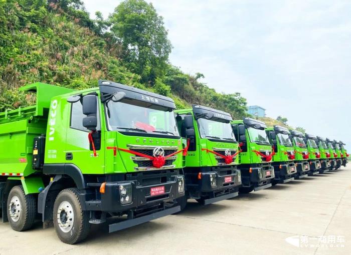红岩杰狮自卸车3.jpg 红岩杰狮自卸车3.jpg
