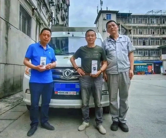东风轻发迎来M9T发动机铁杆粉丝!.jpg 东风轻发迎来M9T发动机铁杆粉丝!.jpg