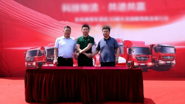 危化牵引车2.jpg 危化牵引车2.jpg