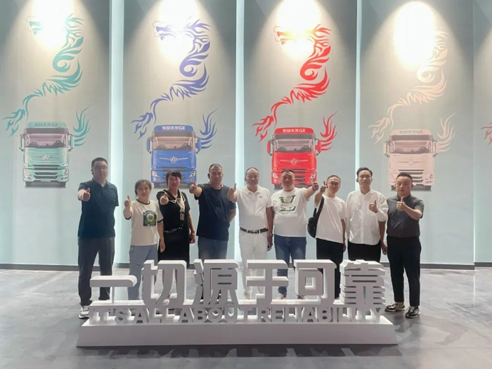 新品龙擎动力牵引车迎来首家行业大客户3.jpg 新品龙擎动力牵引车迎来首家行业大客户3.jpg