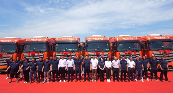欧曼新EST LNG子母车7.jpg 欧曼新EST LNG子母车7.jpg