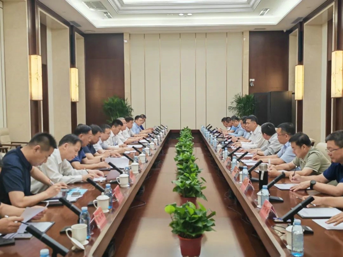 何清参加2023中国产业转移发展对接活动(内蒙古)开幕式暨签约仪式2.jpg 何清参加2023中国产业转移发展对接活动(内蒙古)开幕式暨签约仪式2.jpg