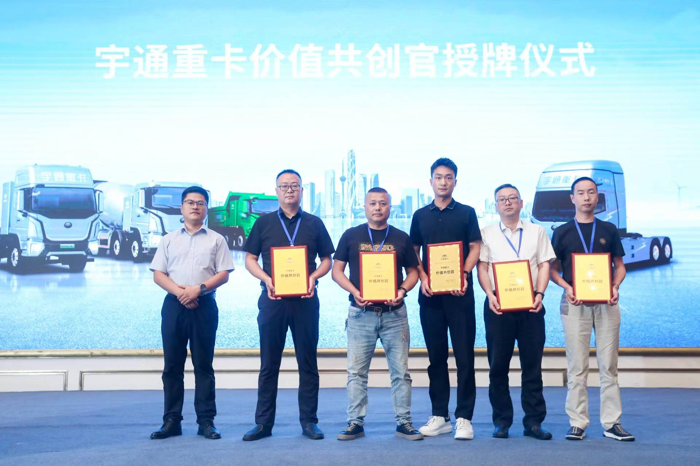 宇通重卡全系新品成都上市再现大单8.png 宇通重卡全系新品成都上市再现大单8.png