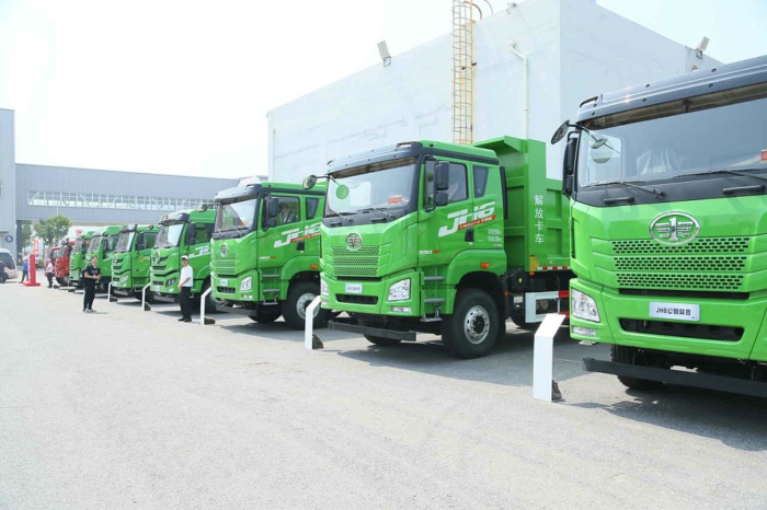 解放自卸车2.jpg 解放自卸车2.jpg