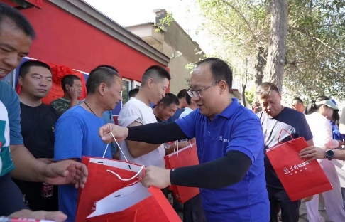 首个东风轻型车卡友驿站正式挂牌成立2.png 首个东风轻型车卡友驿站正式挂牌成立2.png