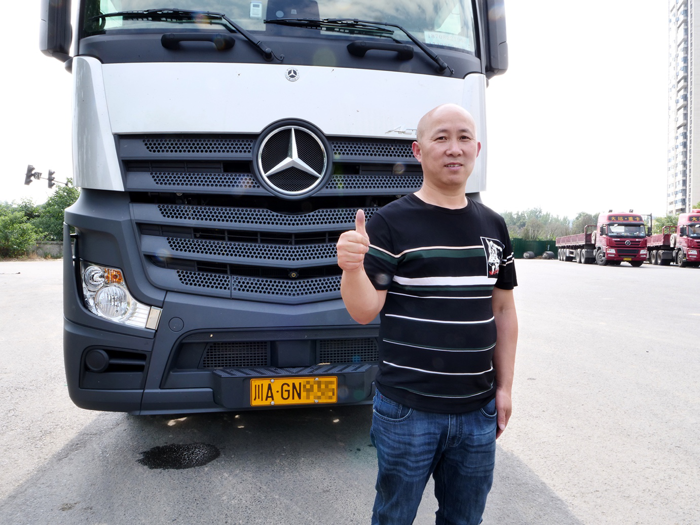 奔驰卡车.png 奔驰卡车.png