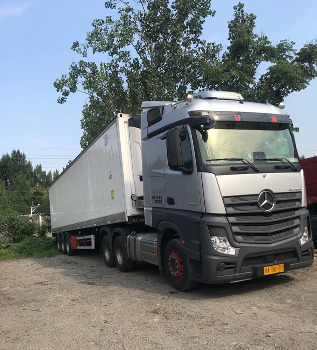 奔驰卡车3.png 奔驰卡车3.png
