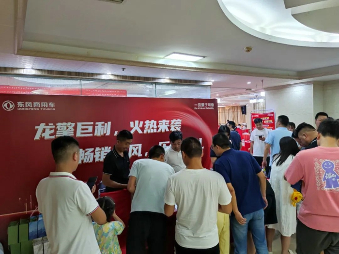 斩获订单百余台 随州龙擎会战起跑即冲刺.jpg 斩获订单百余台 随州龙擎会战起跑即冲刺.jpg
