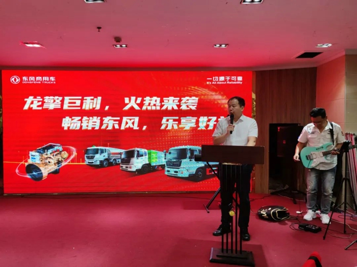 斩获订单百余台 随州龙擎会战起跑即冲刺3.jpg 斩获订单百余台 随州龙擎会战起跑即冲刺3.jpg