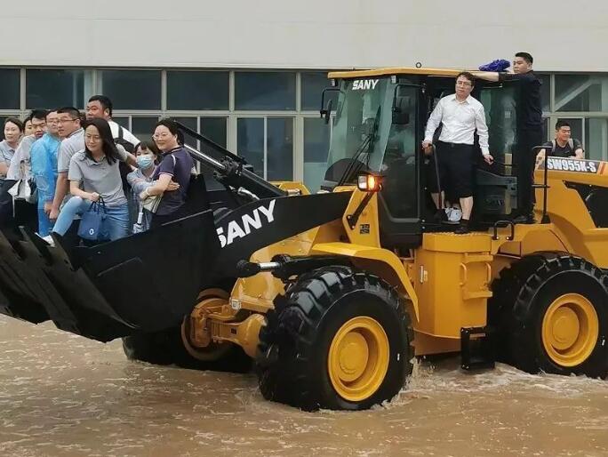 三一奋战抗洪一线1.jpg 三一奋战抗洪一线1.jpg