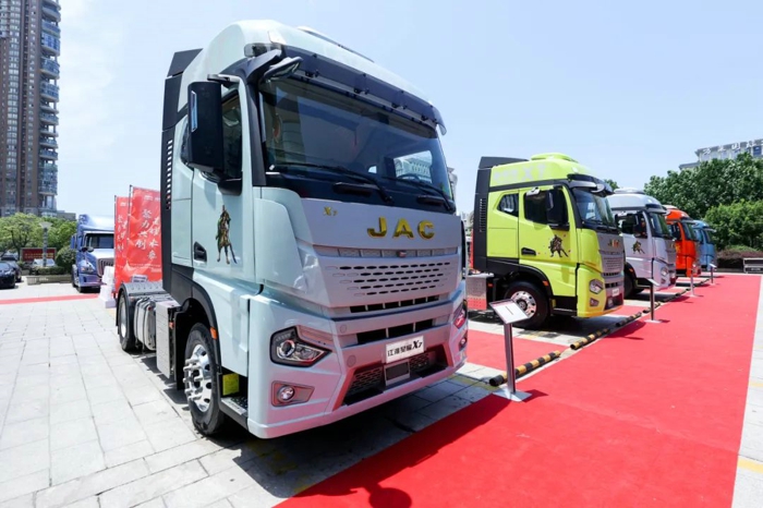 跑长途就选江淮星耀X7 4×2牵引车3.jpg 跑长途就选江淮星耀X7 4×2牵引车3.jpg