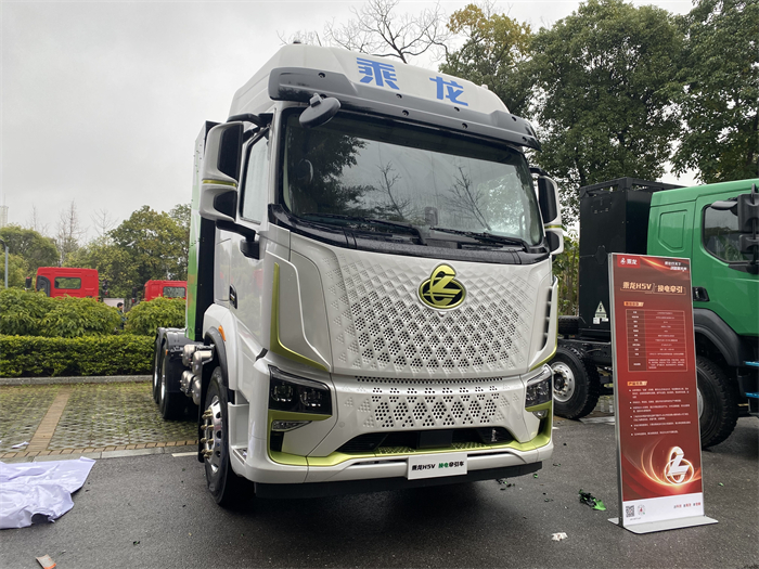 乘龙H5V换电牵引车.jpg 乘龙H5V换电牵引车.jpg