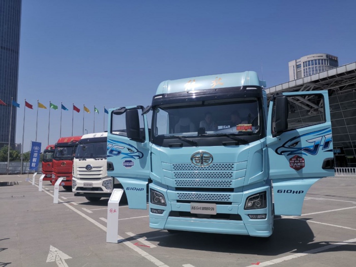 解放牵引车.jpg 解放牵引车.jpg