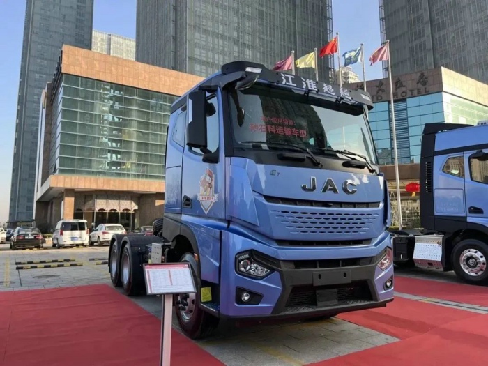 江淮超越6×4 510马力牵引车.jpg 江淮超越6×4 510马力牵引车.jpg