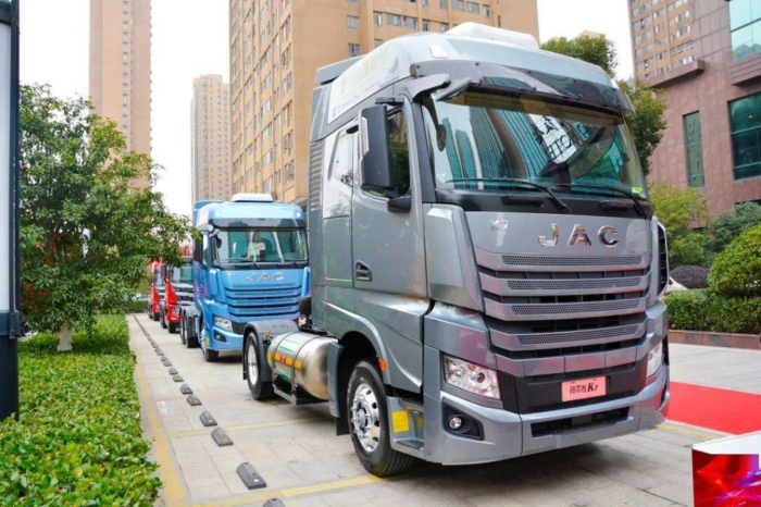 格尔发K7 4×2天然气牵引车.jpg 格尔发K7 4×2天然气牵引车.jpg