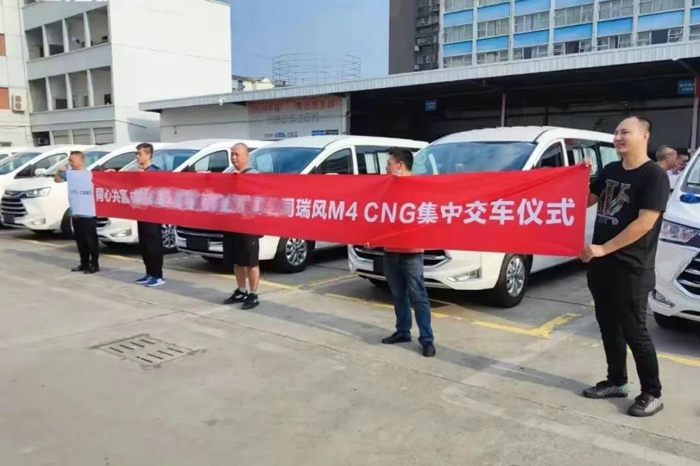 280台瑞风交付西南市场.jpg 280台瑞风交付西南市场.jpg