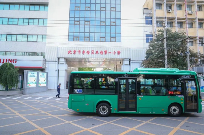 福田欧辉通学公交车行业首发.jpg 福田欧辉通学公交车行业首发.jpg