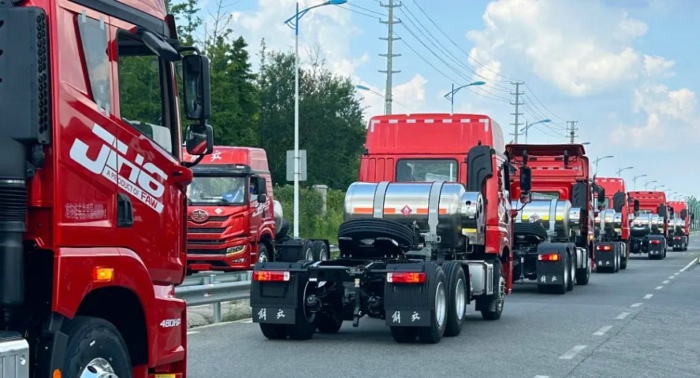 解放JH6燃气车2.jpg 解放JH6燃气车2.jpg