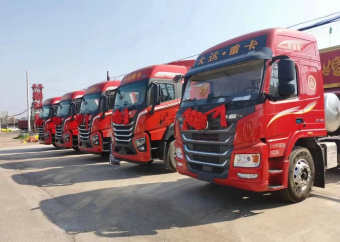 大运新N8E LNG牵引车.jpg 大运新N8E LNG牵引车.jpg
