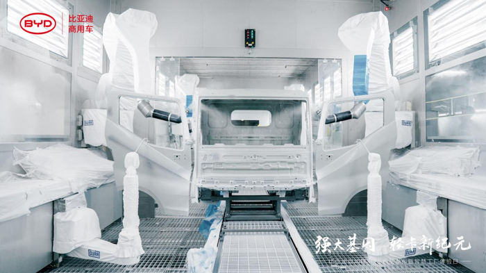 比亚迪首款混动轻卡出自这里 探秘比亚迪全球首座卡车智慧工厂5.png 比亚迪首款混动轻卡出自这里 探秘比亚迪全球首座卡车智慧工厂5.png
