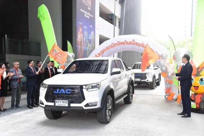 JAC首批电动皮卡顺利交付泰国客户3.jpg JAC首批电动皮卡顺利交付泰国客户3.jpg