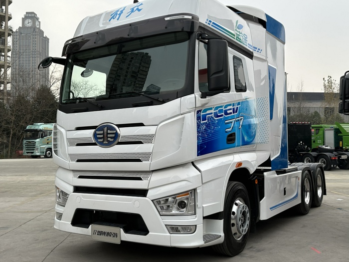J7燃料电池牵引车.jpg J7燃料电池牵引车.jpg