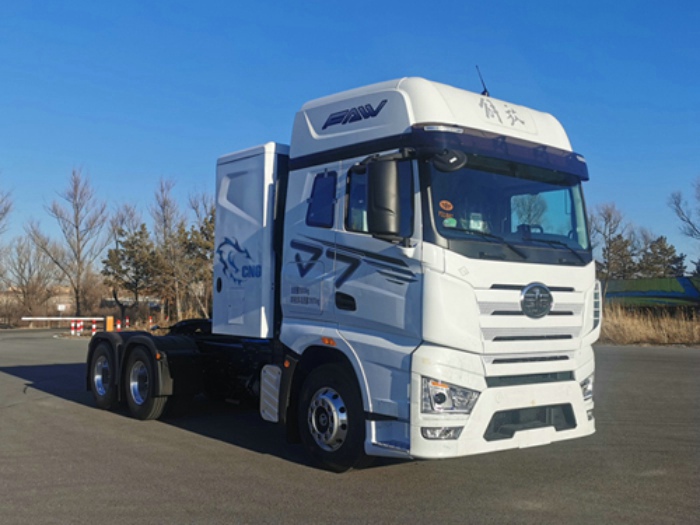 解放J7 CNG牵引车.jpg 解放J7 CNG牵引车.jpg