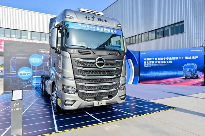 北汽重卡复兴版牵引车.jpg 北汽重卡复兴版牵引车.jpg