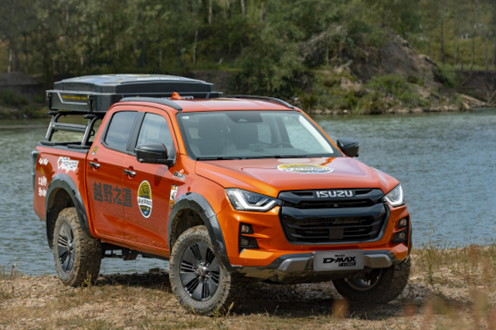 ڿںͿ֮䣬ѡ˿D-MAX V-CROSS 3.png