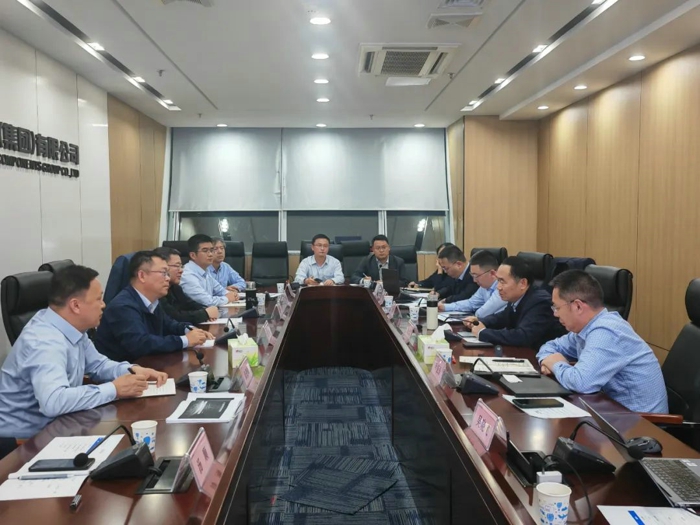 何清参观2023中国国际商用车展并前往生产配套企业调研交流.jpg 何清参观2023中国国际商用车展并前往生产配套企业调研交流.jpg
