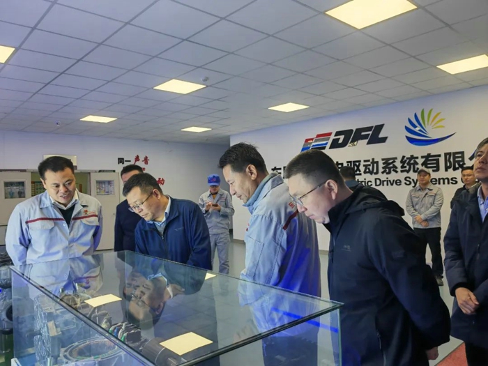 何清参观2023中国国际商用车展并前往生产配套企业调研交流3.jpg 何清参观2023中国国际商用车展并前往生产配套企业调研交流3.jpg