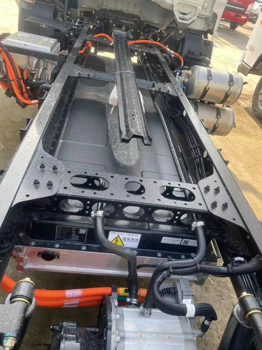 潍柴新能源蓝擎·悦EH大容量电池中置车型2.jpg 潍柴新能源蓝擎·悦EH大容量电池中置车型2.jpg